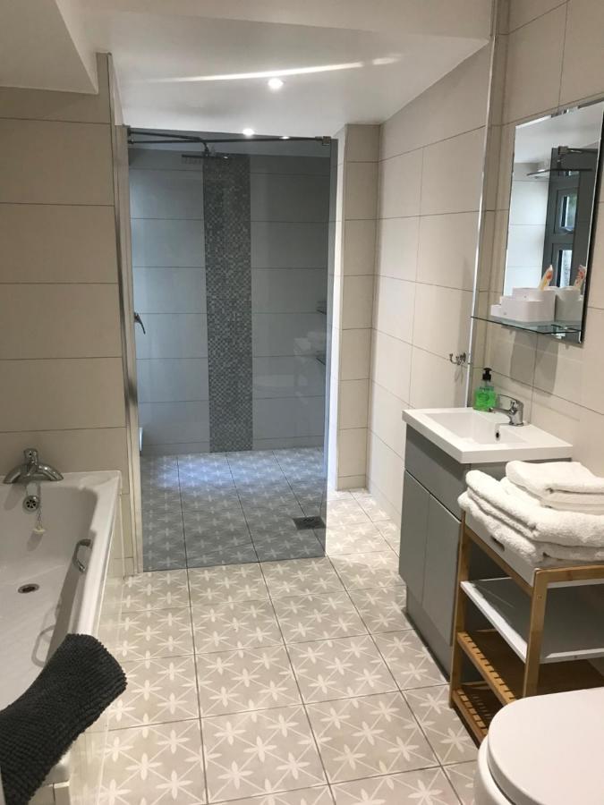 Luxury Refurbished 2 Bedroom Regency Apartment チェルトナム エクステリア 写真