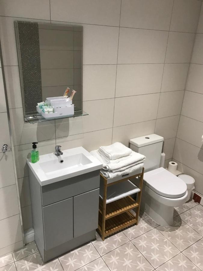 Luxury Refurbished 2 Bedroom Regency Apartment チェルトナム エクステリア 写真