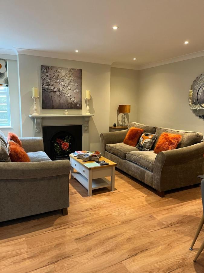 Luxury Refurbished 2 Bedroom Regency Apartment チェルトナム エクステリア 写真